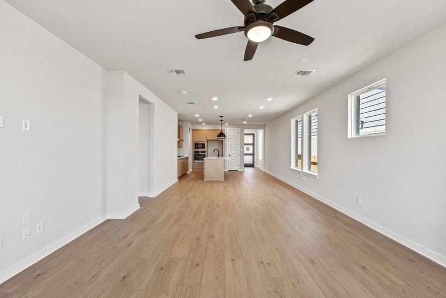 Spacious, unfurnished interior of a new home in Lariat, Liberty Hill (Image 25).