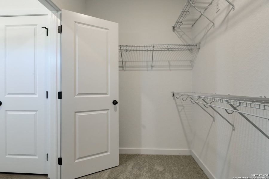 Spacious, unfurnished interior of a new home in Arcadia Ridge, San Antonio (Image 27).