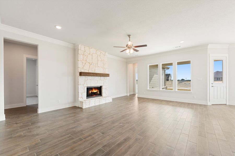 Spacious, unfurnished interior of a new home in Eagle Ridge Estates, Weatherford (Image 30).