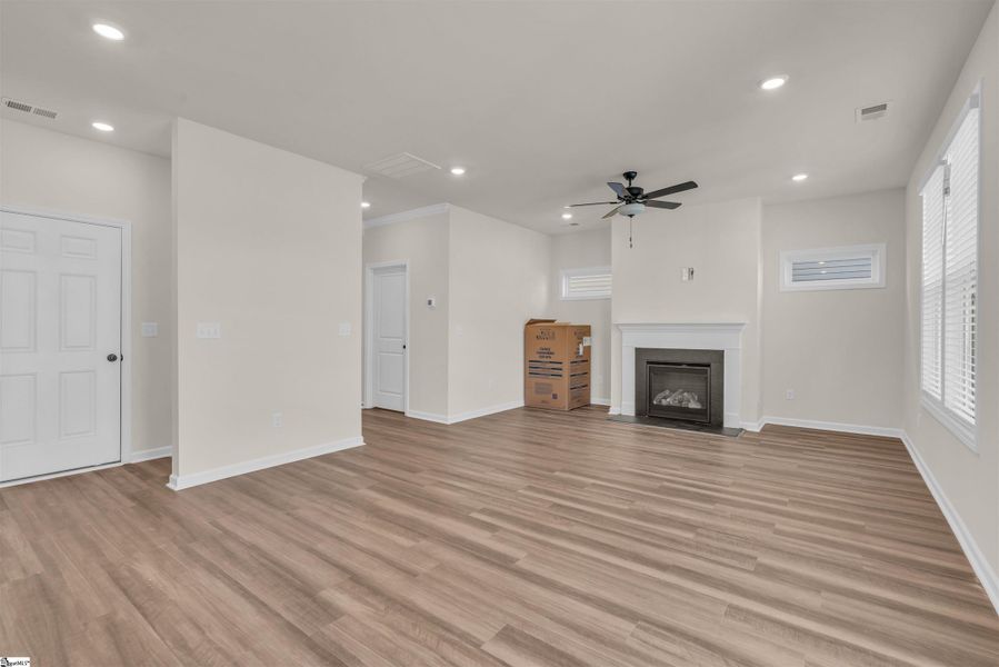 Spacious, unfurnished interior of a new home in Halton Oaks, Spartanburg (Image 14).