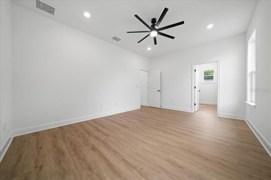 Spacious, unfurnished interior of a new home in , Spring Hill (Image 44).