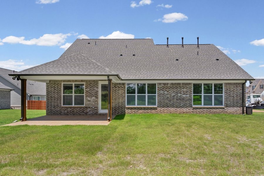 Representative exterior details of a home built from the Albany by Grant & Co in Walker Farms, Bartlett (Image 3).
