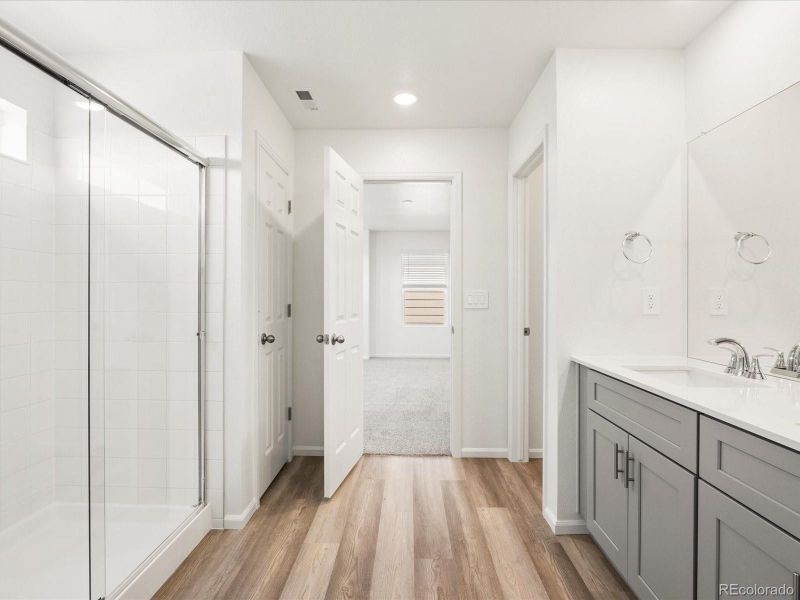 Spacious, unfurnished interior of a new home in Ridgeline Vista: The Flora Collection, Brighton (Image 19).