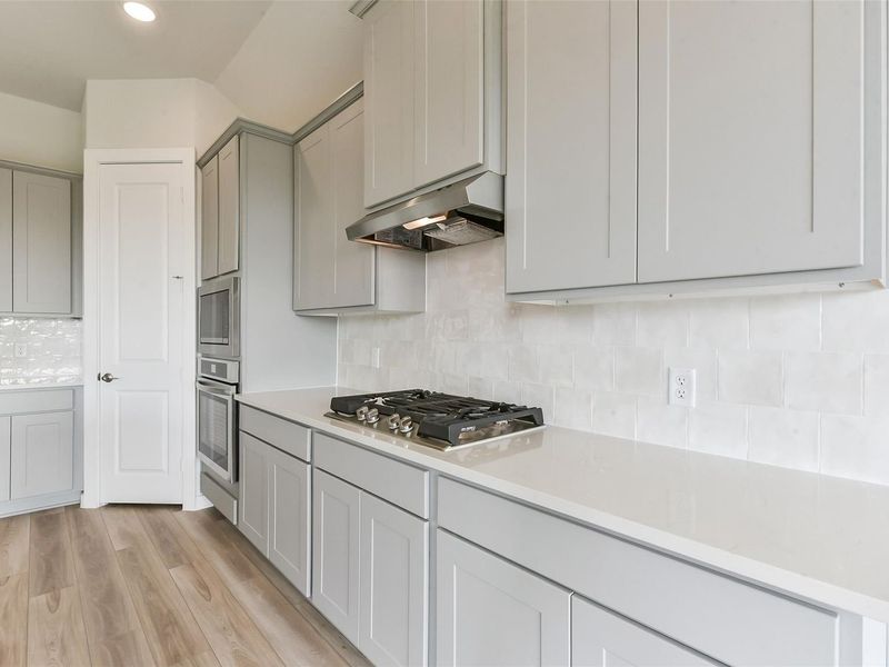 Furnished interior view inside a new home in Lago Mar, Texas City (Image 9).
