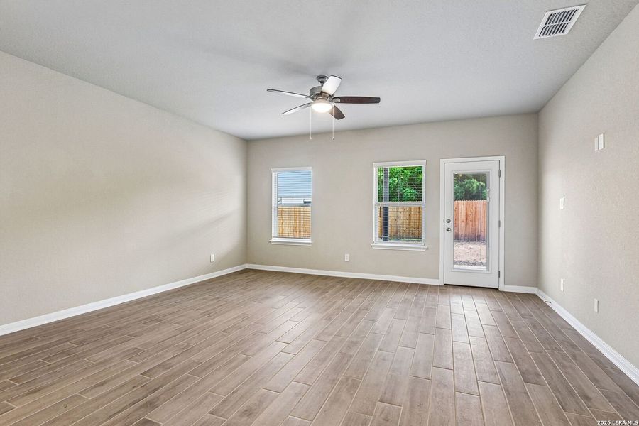 Spacious, unfurnished interior of a new home in Royal Crest, San Antonio (Image 48).