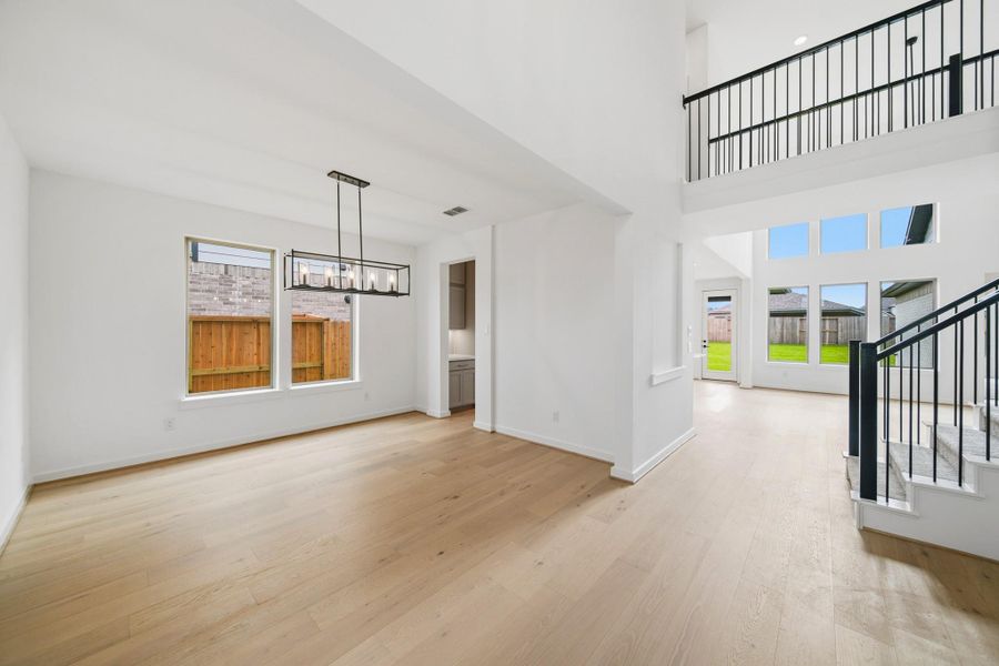 Spacious, unfurnished interior of a new home in Sienna 45', 50', Missouri City (Image 11).