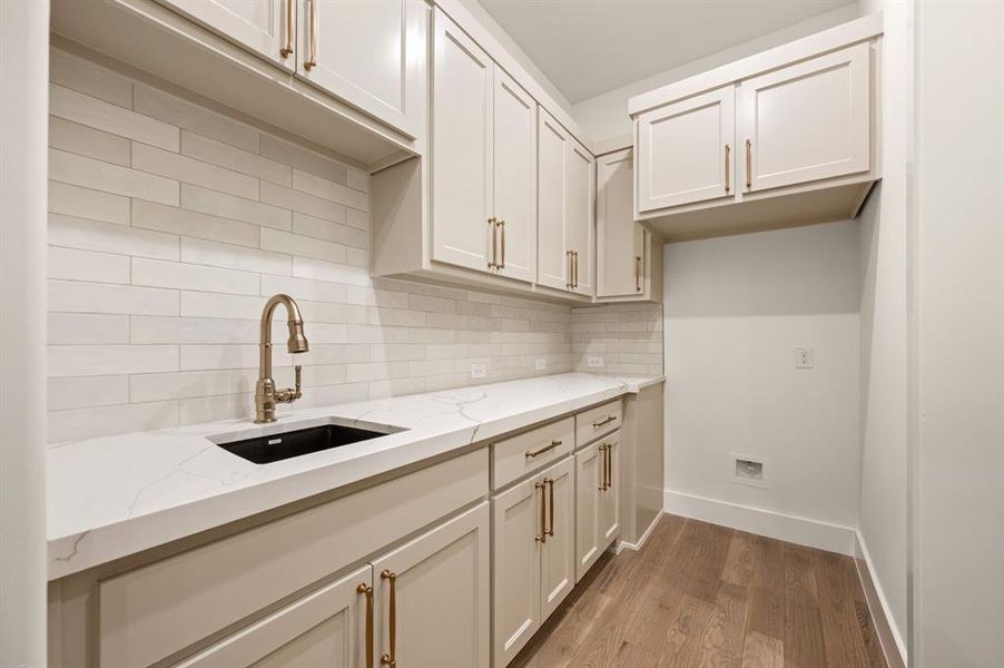 Furnished interior view inside a new home in Montclair, Prosper (Image 10).