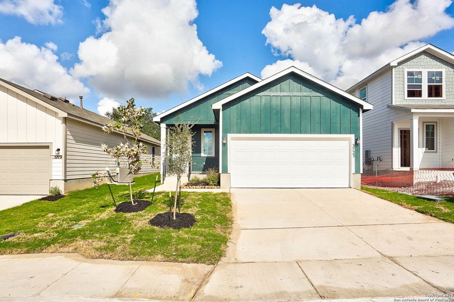 Exterior details and patio area of a home in Fairway Crossing 40s, San Antonio (Image 25). Exterior details and patio area of a home in Fairway Crossing 40s, San Antonio (Image 25).
