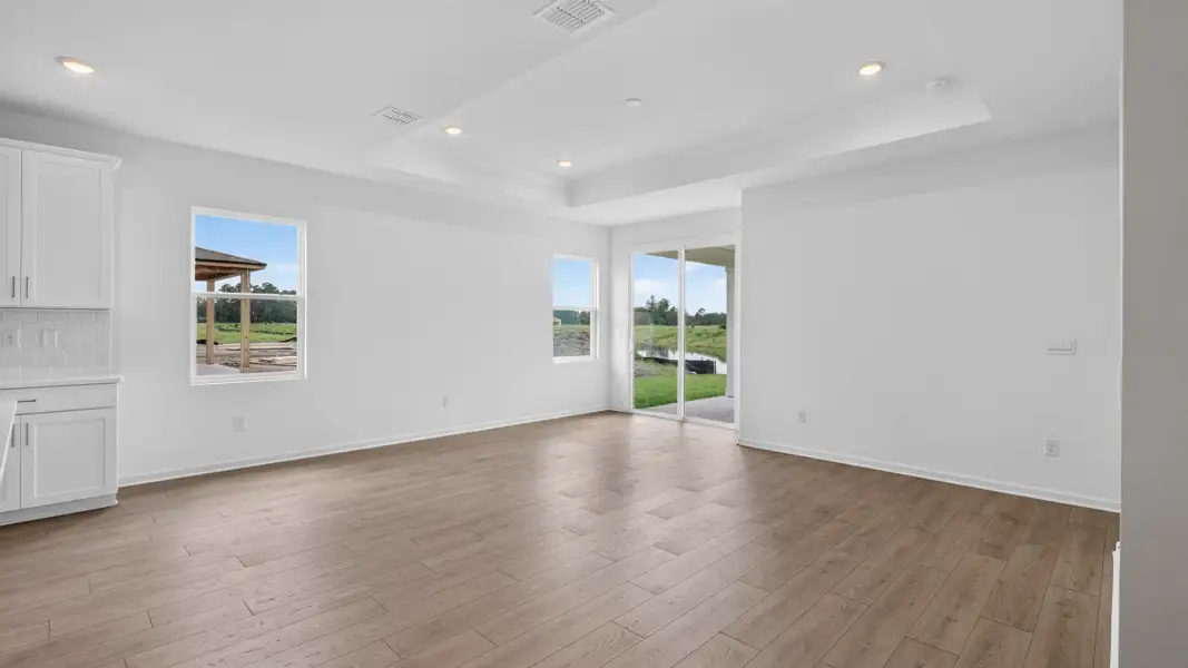 Spacious, unfurnished interior of a new home in Bridle Creek, Jacksonville (Image 19).