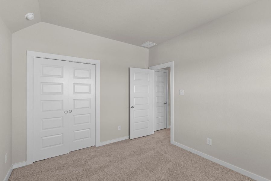 Spacious, unfurnished interior of a new home in Morton Creek Ranch, Katy (Image 12).