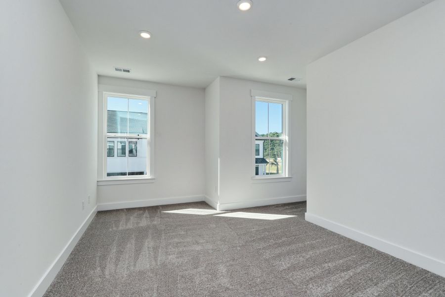 Spacious, unfurnished interior of a new home in Bally Castle, Murrells Inlet (Image 32).