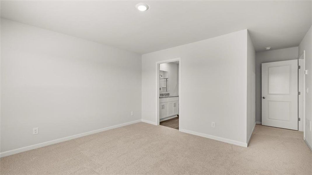 Spacious, unfurnished interior of a new home in , Stockbridge (Image 9).