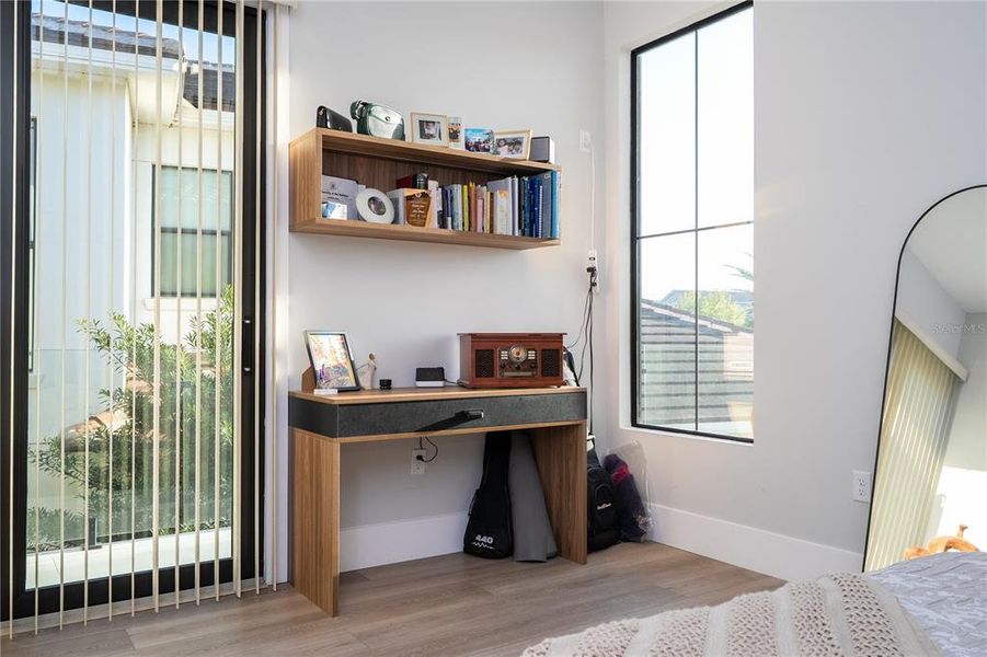 Furnished interior view inside a new home in , Montverde (Image 64).