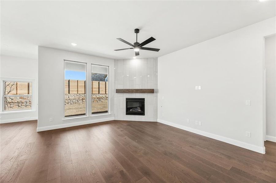 Spacious, unfurnished interior of a new home in Painted Tree Woodland District 50, McKinney (Image 21).