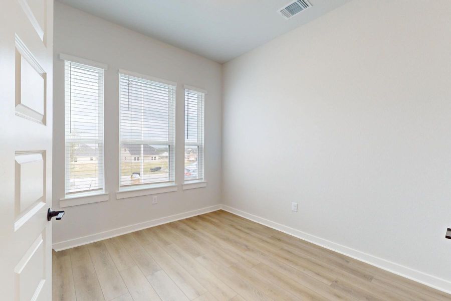 Spacious, unfurnished interior of a new home in Cascades at Onion Creek, Austin (Image 16).