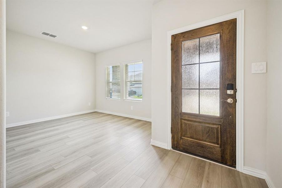 Spacious, unfurnished interior of a new home in Eastridge - Signature Series, McKinney (Image 17).