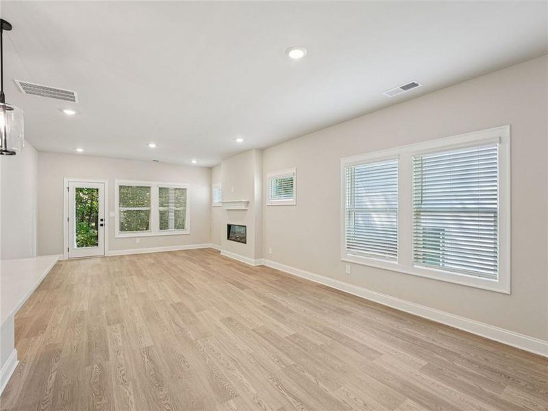 Spacious, unfurnished interior of a new home in Hawthorne Station, College Park (Image 9).