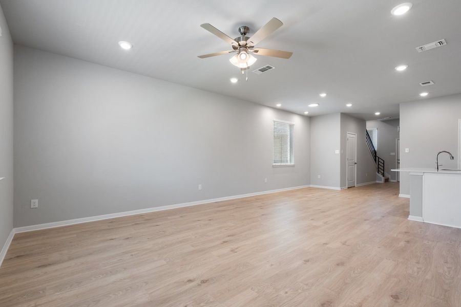 023_lb102711_230 023_lb102711_230