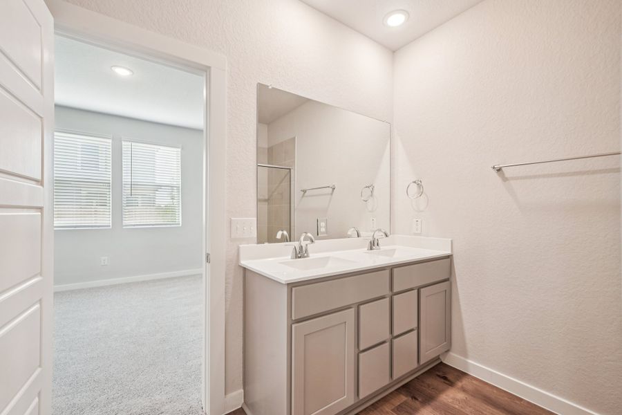 A bathroom with a sink and mirror.
