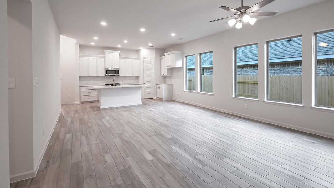Spacious, unfurnished interior of a new home in Crosswinds, Kyle (Image 22).