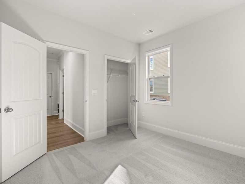 Spacious, unfurnished interior of a new home in Haven Abbey, Cumming (Image 23).