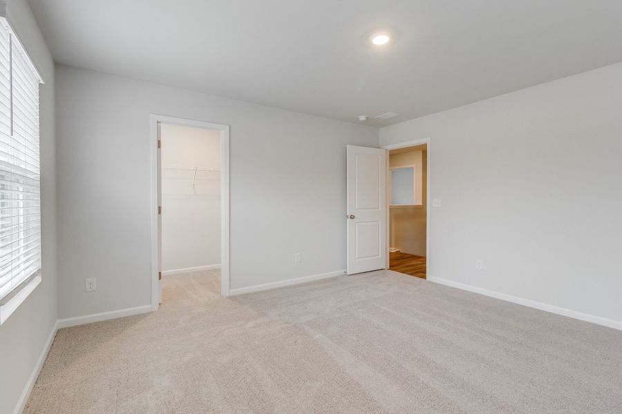 Spacious, unfurnished interior of a new home in Killians Crossing, Blythewood (Image 30).