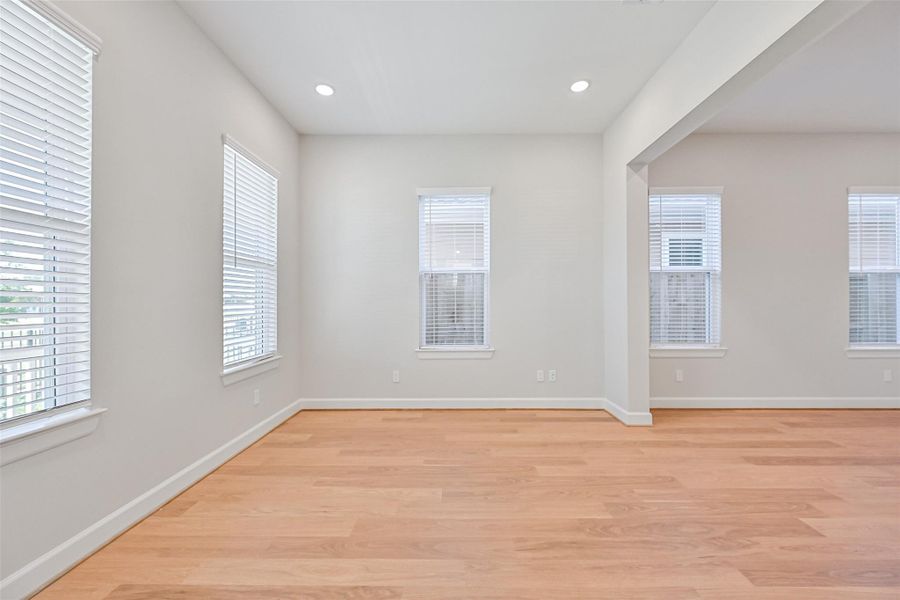 Spacious, unfurnished interior of a new home in Pearland Old Townsite, Pearland (Image 32). Spacious, unfurnished interior of a new home in Pearland Old Townsite, Pearland (Image 32).