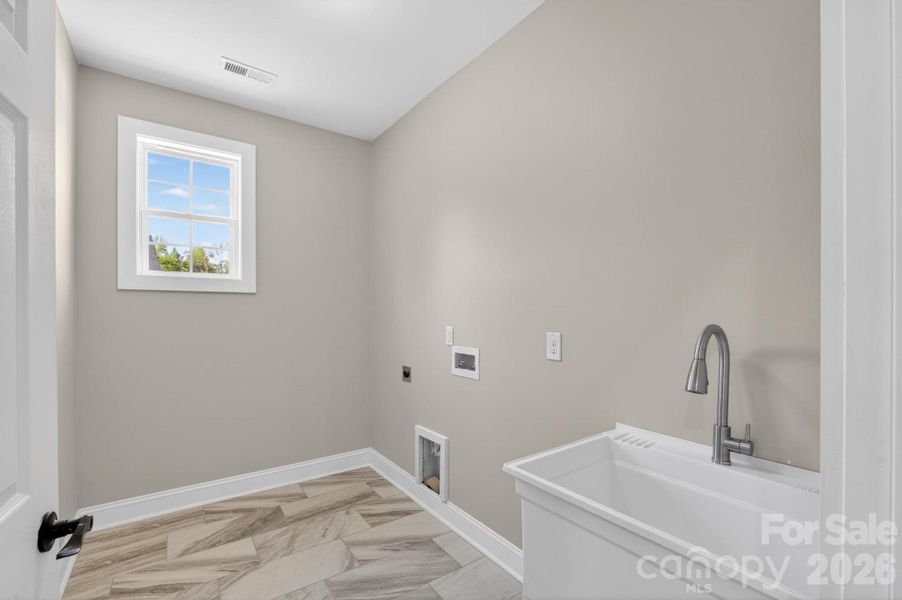 Spacious, unfurnished interior of a new home in , Lenoir (Image 36).