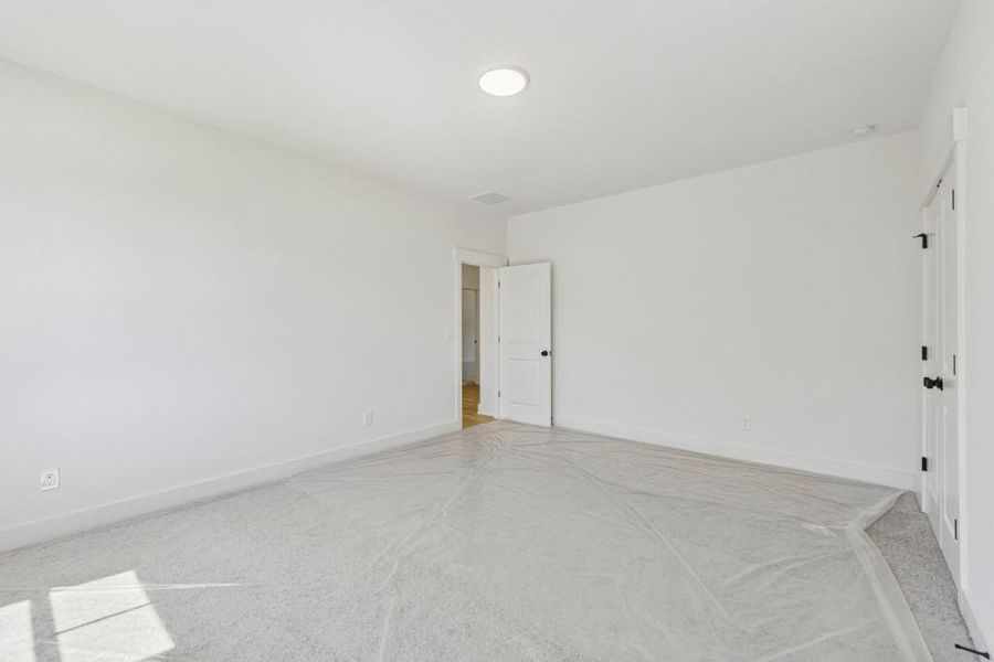 Spacious, unfurnished interior of a new home in White Post on Lake Lanier, Gainesville (Image 30).