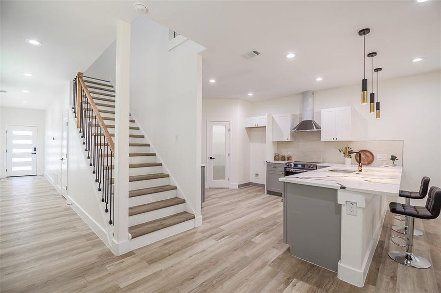 Furnished interior view inside a new home in , Dallas (Image 9).