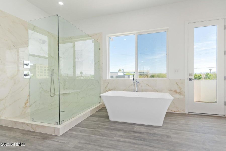 1913 W ADAMS Street 1913 W ADAMS Street