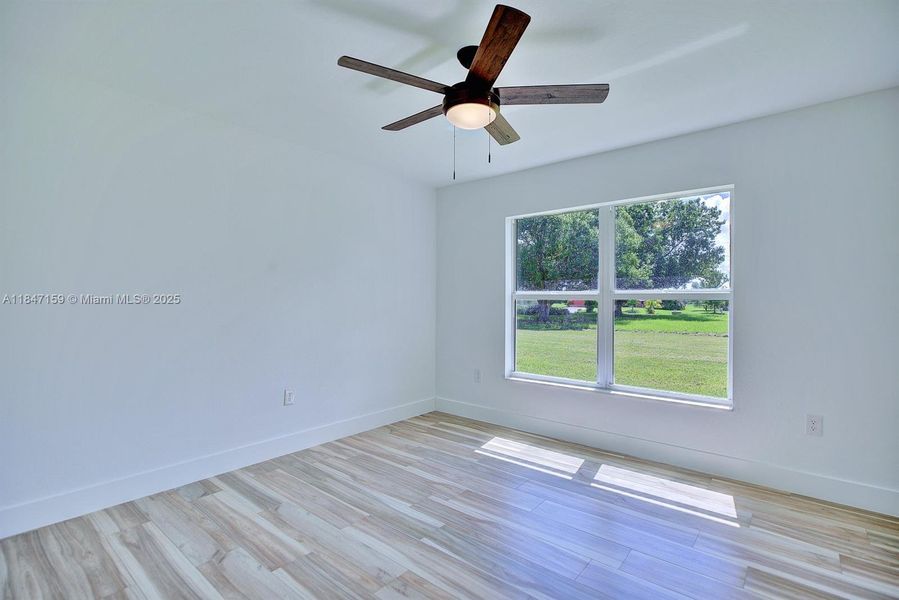 Spacious, unfurnished interior of a new home in , Sebring (Image 20).