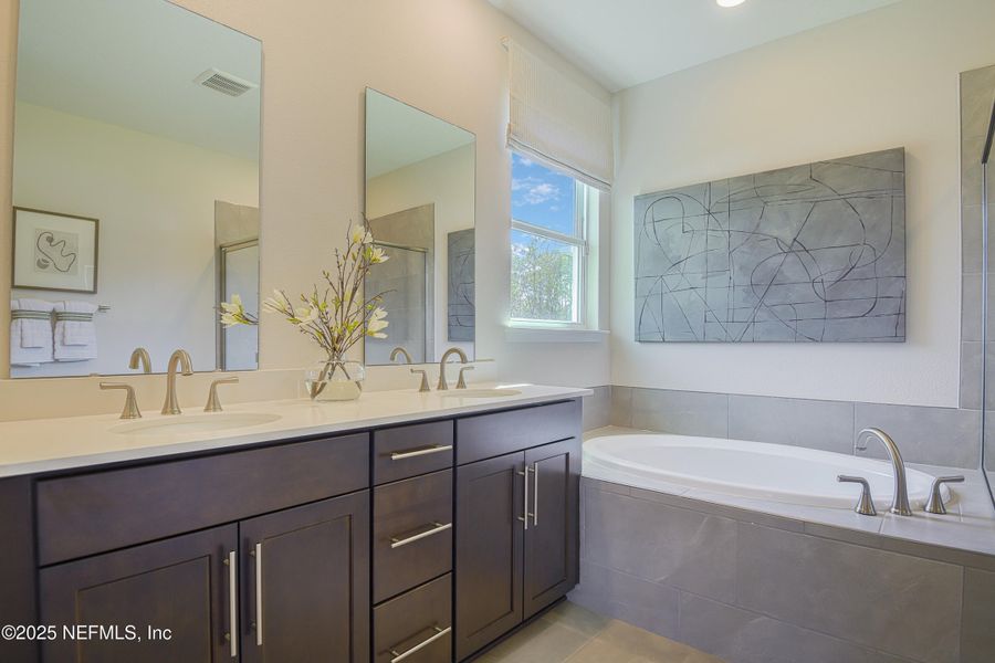 Furnished interior view inside a new home in Woodbridge, Fernandina Beach (Image 10).