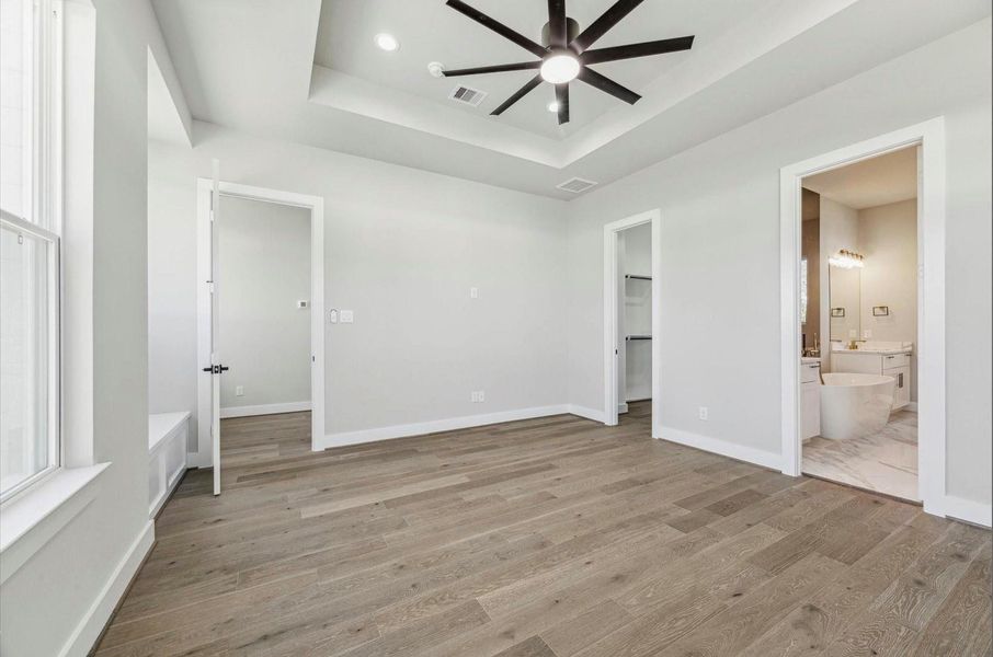 Spacious, unfurnished interior of a new home in , Houston (Image 10).