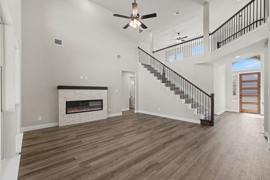 Spacious, unfurnished interior of a new home in Sagebrush Addition, Midlothian (Image 16). Spacious, unfurnished interior of a new home in Sagebrush Addition, Midlothian (Image 16).