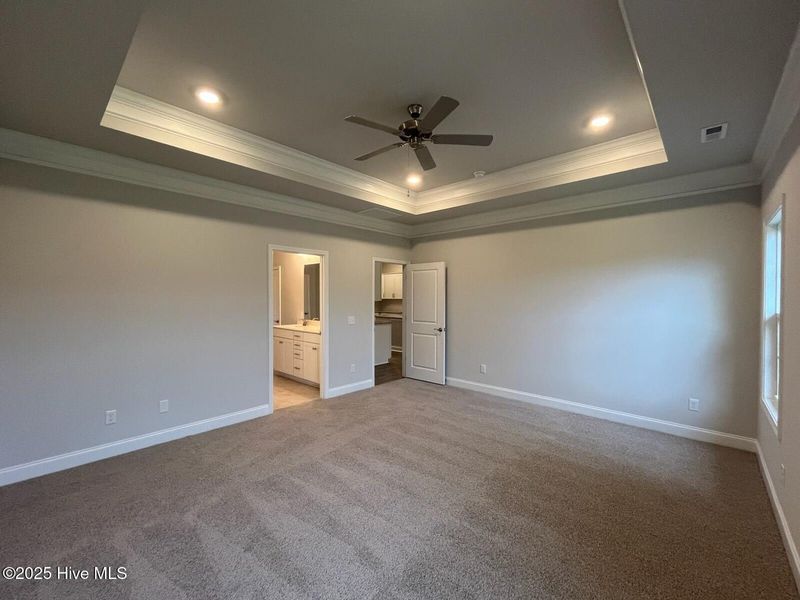 Spacious, unfurnished interior of a new home in Palmetto Creek, Bolivia (Image 17).