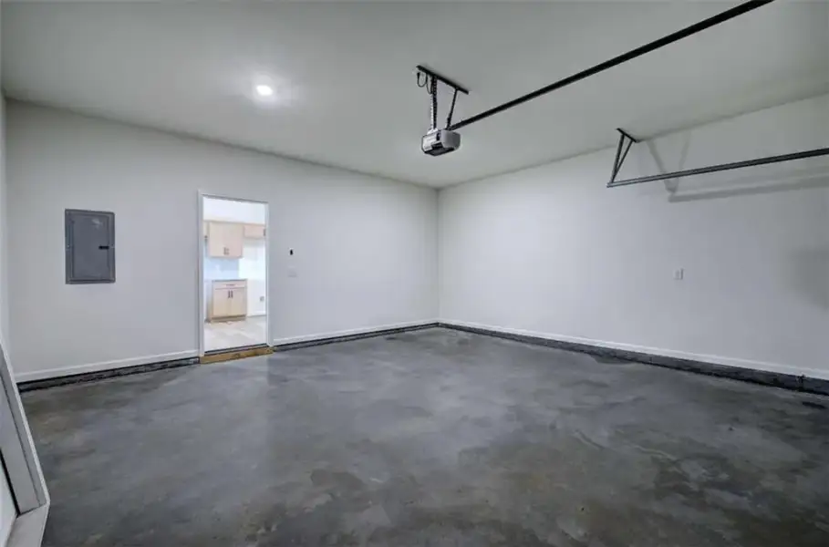 Spacious, unfurnished interior of a new home in , Dallas (Image 20).