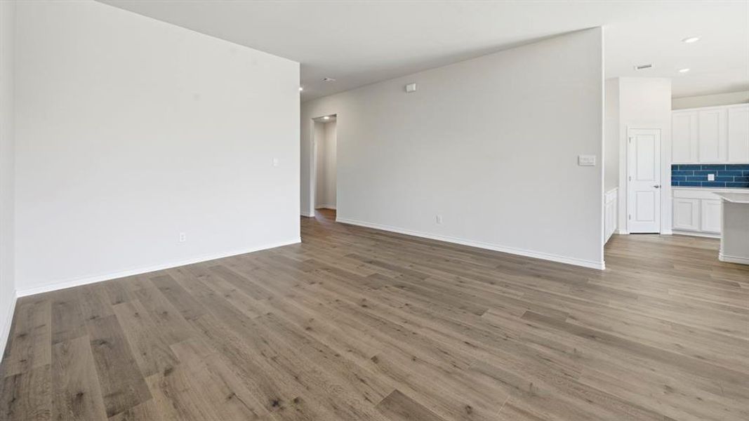 Spacious, unfurnished interior of a new home in The Woods at Lindsey Place, Anna (Image 30).