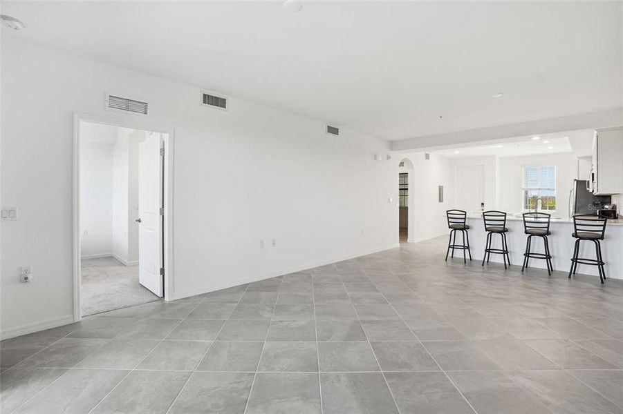 Spacious, unfurnished interior of a new home in Heritage Landing, Punta Gorda (Image 22).