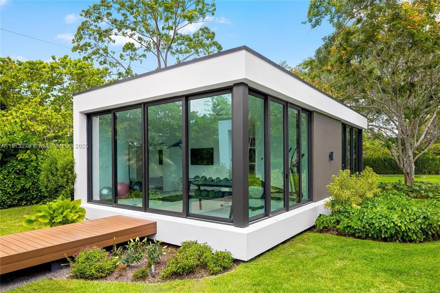 Furnished interior view inside a new home in , Pinecrest (Image 73).