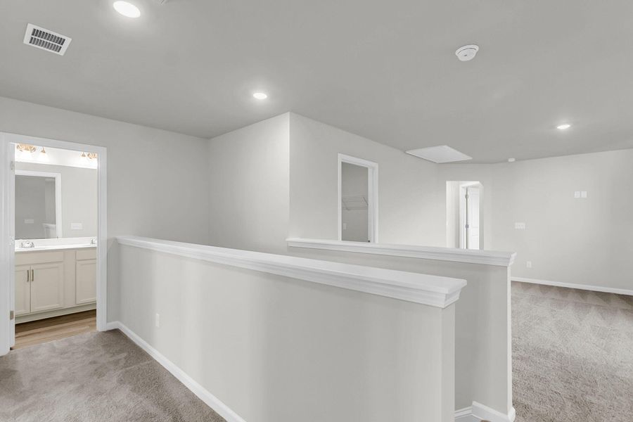 Spacious, unfurnished interior of a new home in Wildcat Chase, Summerville (Image 17).