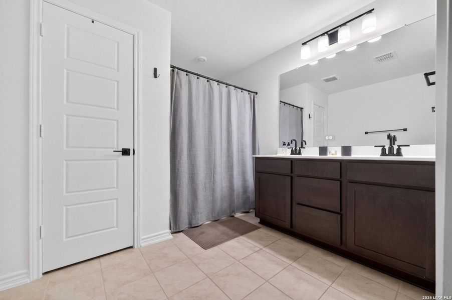 Furnished interior view inside a new home in , Boerne (Image 18).