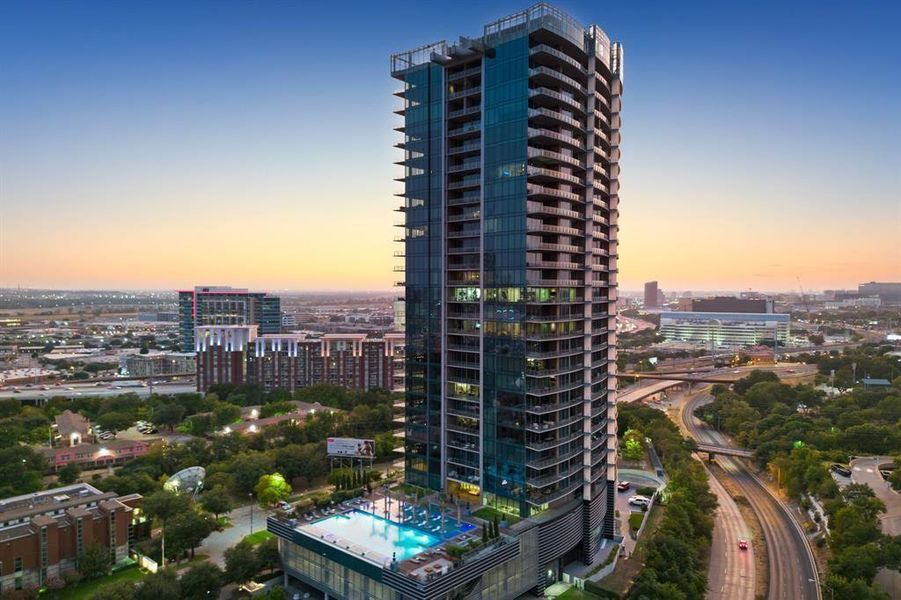 Condo located in Dallas, TX showcasing its design and architecture (Image 20). Condo located in Dallas, TX showcasing its design and architecture (Image 20).