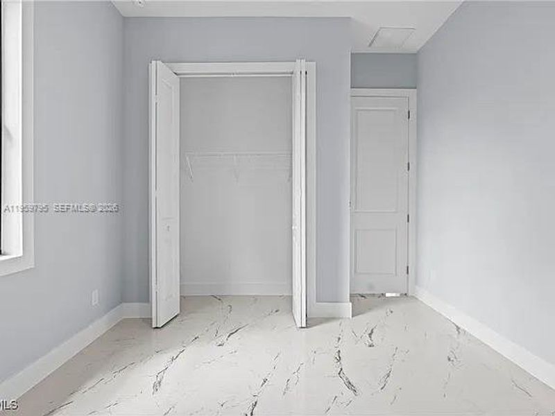 Spacious, unfurnished interior of a new home in , Lehigh Acres (Image 28).