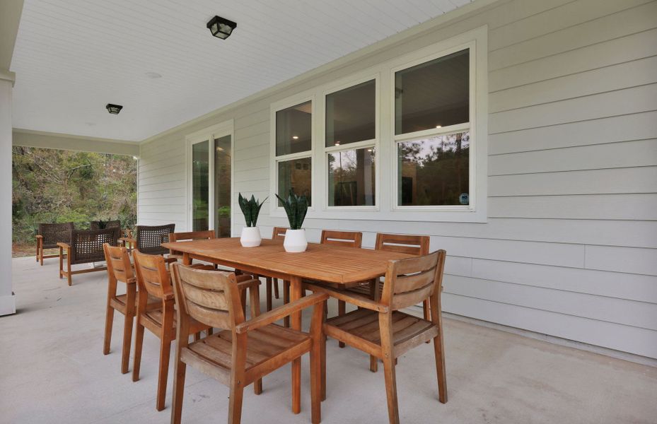 Representative exterior details of a home built from the Merlot Grand by Pulte Homes in Terrapin Creek, Jacksonville (Image 3).