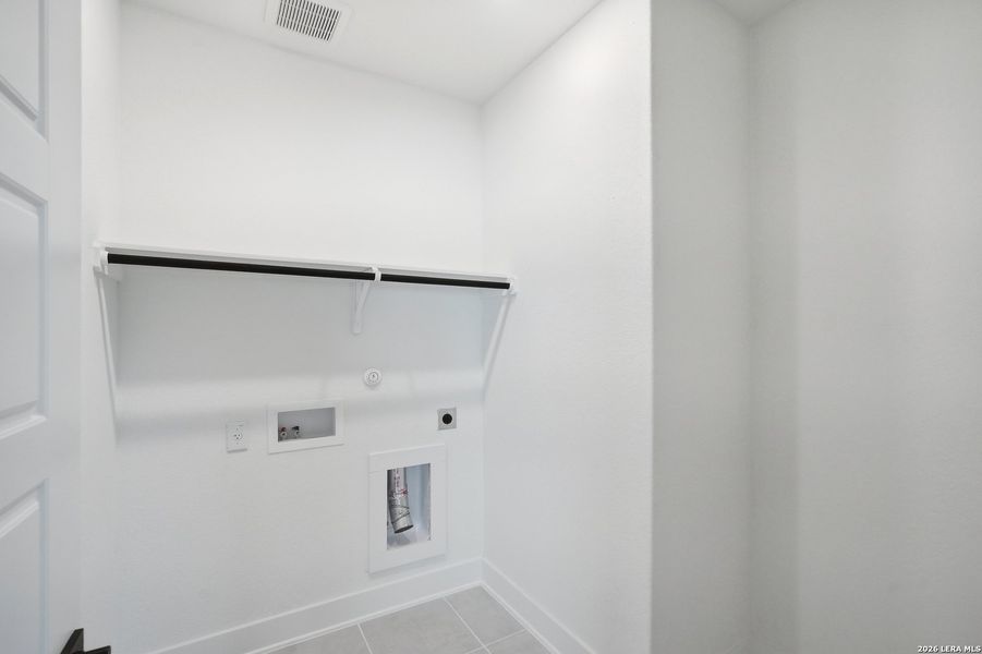 Spacious, unfurnished interior of a new home in Centero at Stone Oak, San Antonio (Image 22). Spacious, unfurnished interior of a new home in Centero at Stone Oak, San Antonio (Image 22).