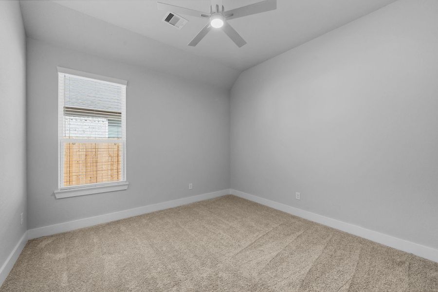 Spacious, unfurnished interior of a new home in Barton Creek Ranch, Conroe (Image 12).