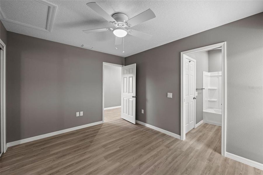 Spacious, unfurnished interior of a new home in , Sarasota (Image 31).