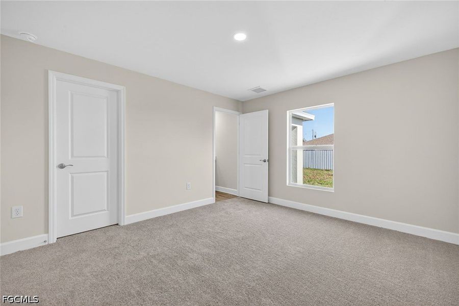 Spacious, unfurnished interior of a new home in Cape Coral, Cape Coral (Image 17).