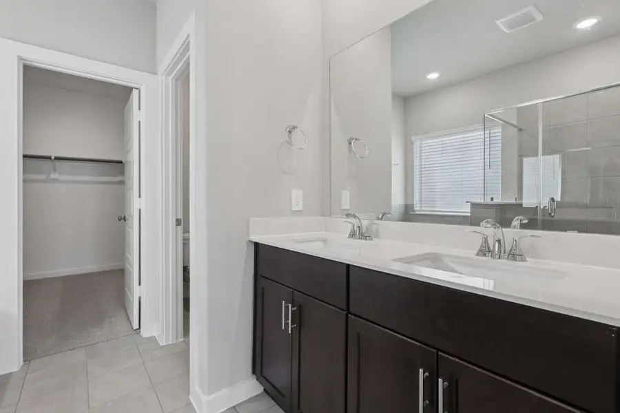 Furnished interior view inside a new home in Stewart's Ranch, Conroe (Image 6).